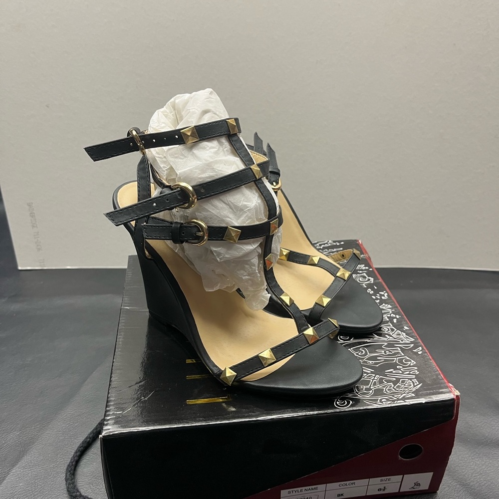 Liliana Women’s wedges Brand new in box - size 6.5 - Picture 2 of 5